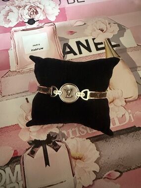 18k stainless steel waterproof silver Tone Round Medallion Bracelet